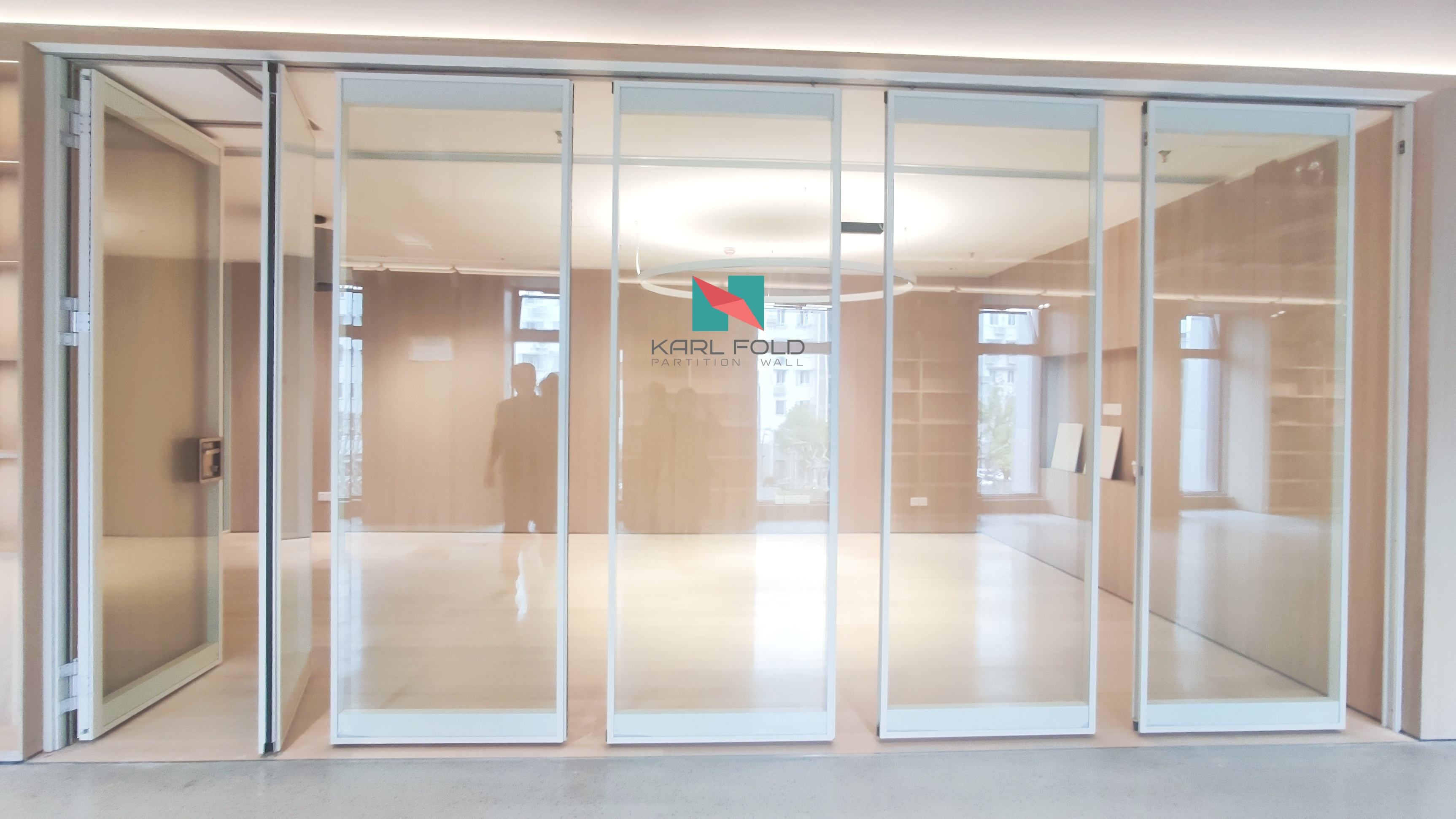 Semi-Automatic Movable Glass Partitions at Hongqiao Anshi Talent Center